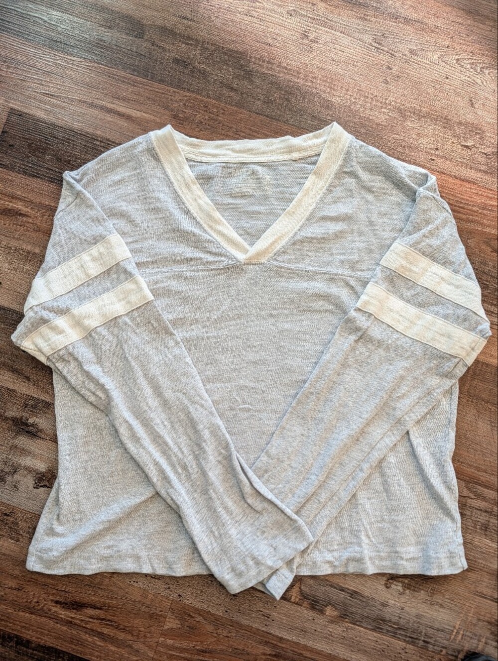 Faherty Sunwashed Crew V Neck Long Sleeve Gray Varsity Organic Cotton Shirt Sz S - Picture 2 of 16